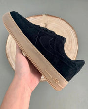 AIR FORCE 1 '07 NEGRAS SUELA MARRON